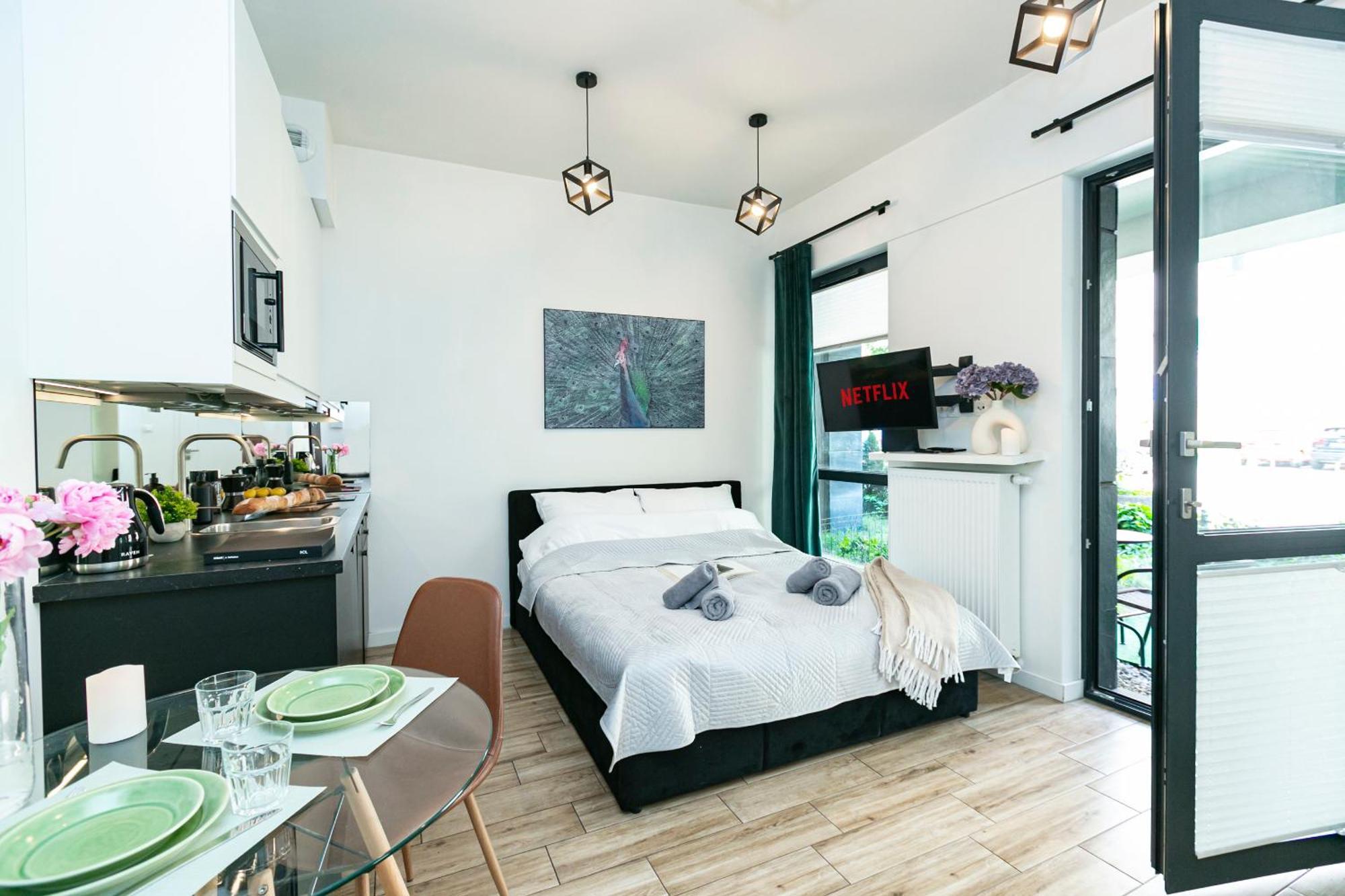 Apartament Chlodna 22a - Duzy Taras - Large Terrace - Bezplatny Parking - Free Parking - Better Warszawa