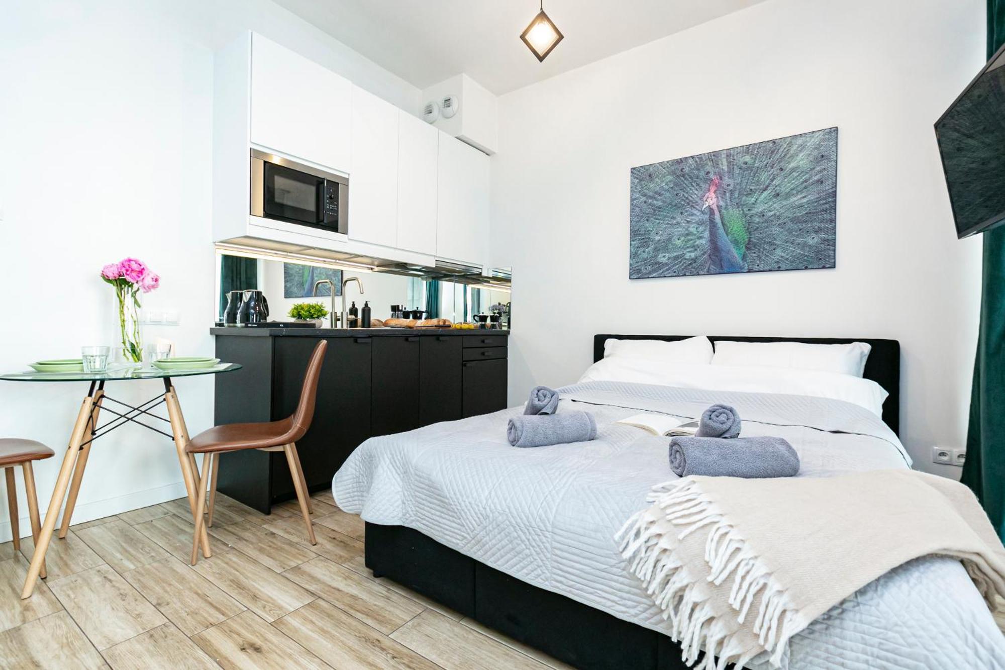 Apartament Chlodna 22a - Duzy Taras - Large Terrace - Bezplatny Parking - Free Parking - Better *
